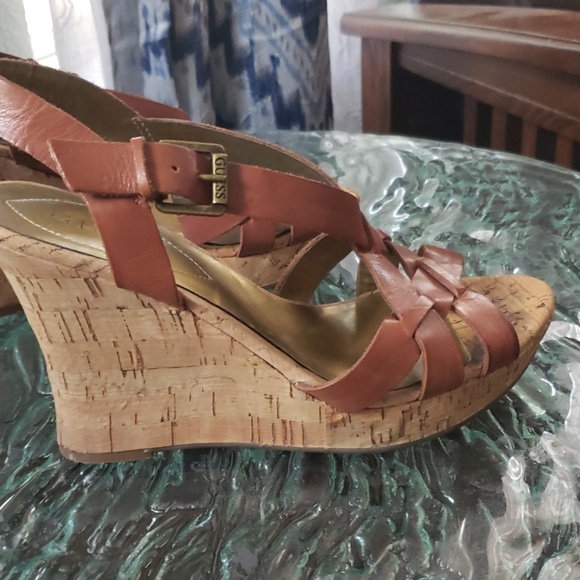 Guess Brown sandal wedge size 6.5 - Picture 3 of 4